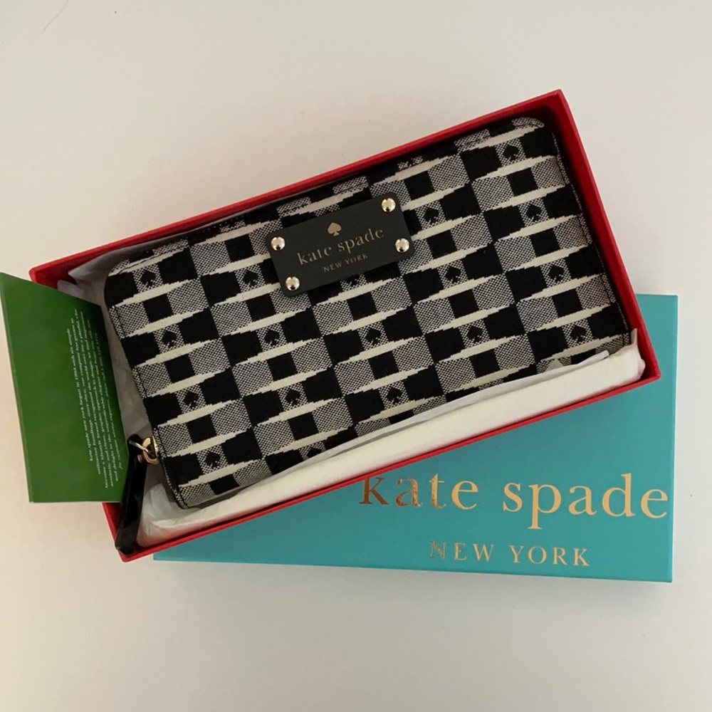 NWT Kate Spade Lacey wallet in “signature spade” black and white fabric